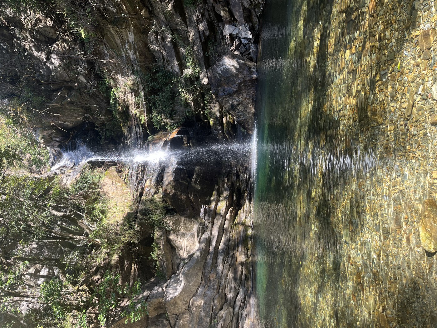 Waterval in een zijdal